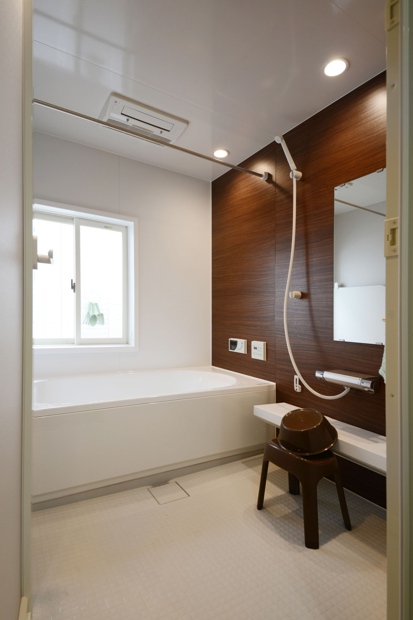 ���j�b�g�o�X���t�H�[��