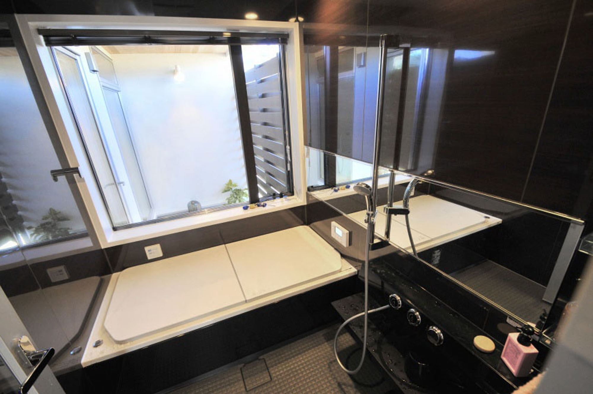 ���j�b�g�o�X���t�H�[��