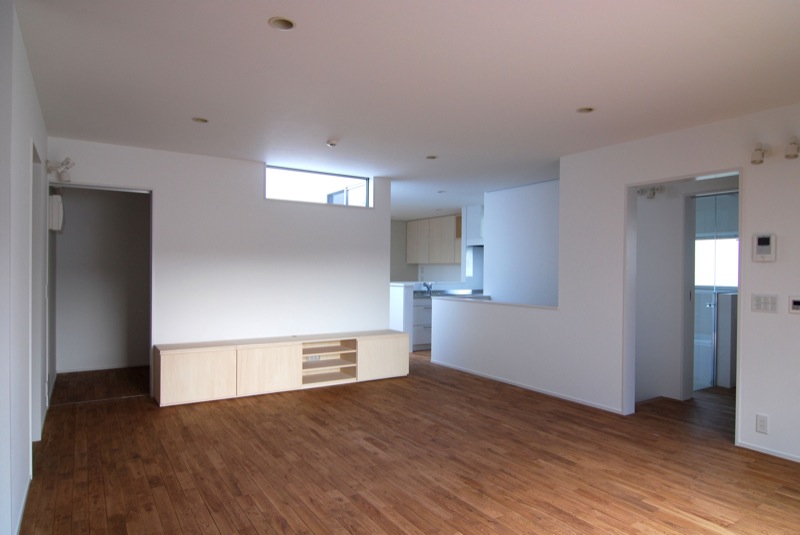 ���r���O�̃t���A�ƃN���X�̒��ւ�