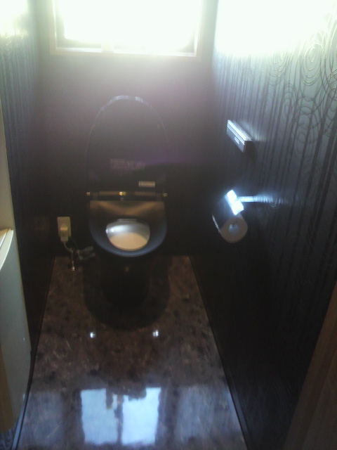 �g�C���̉��C�ƃt���A�^�C���̒��ւ�