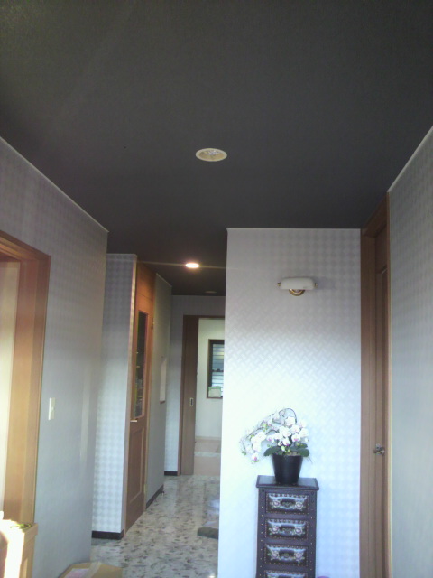 �N���X���ւ��ƃt���A�^�C���̒��ւ�