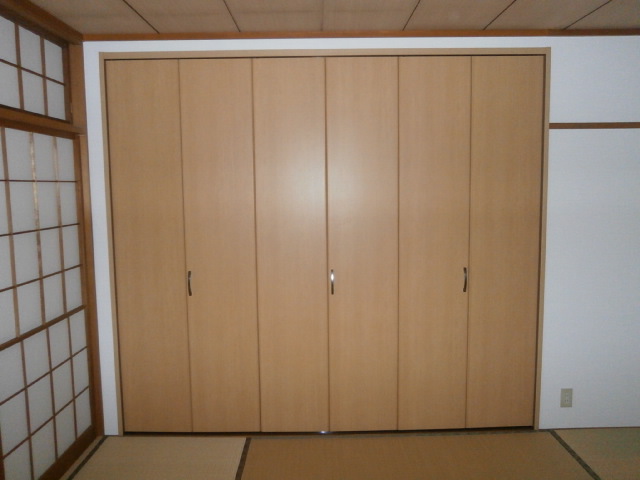 CF�E�N�b�V�����t���A�̒��ւ��@��t�����s